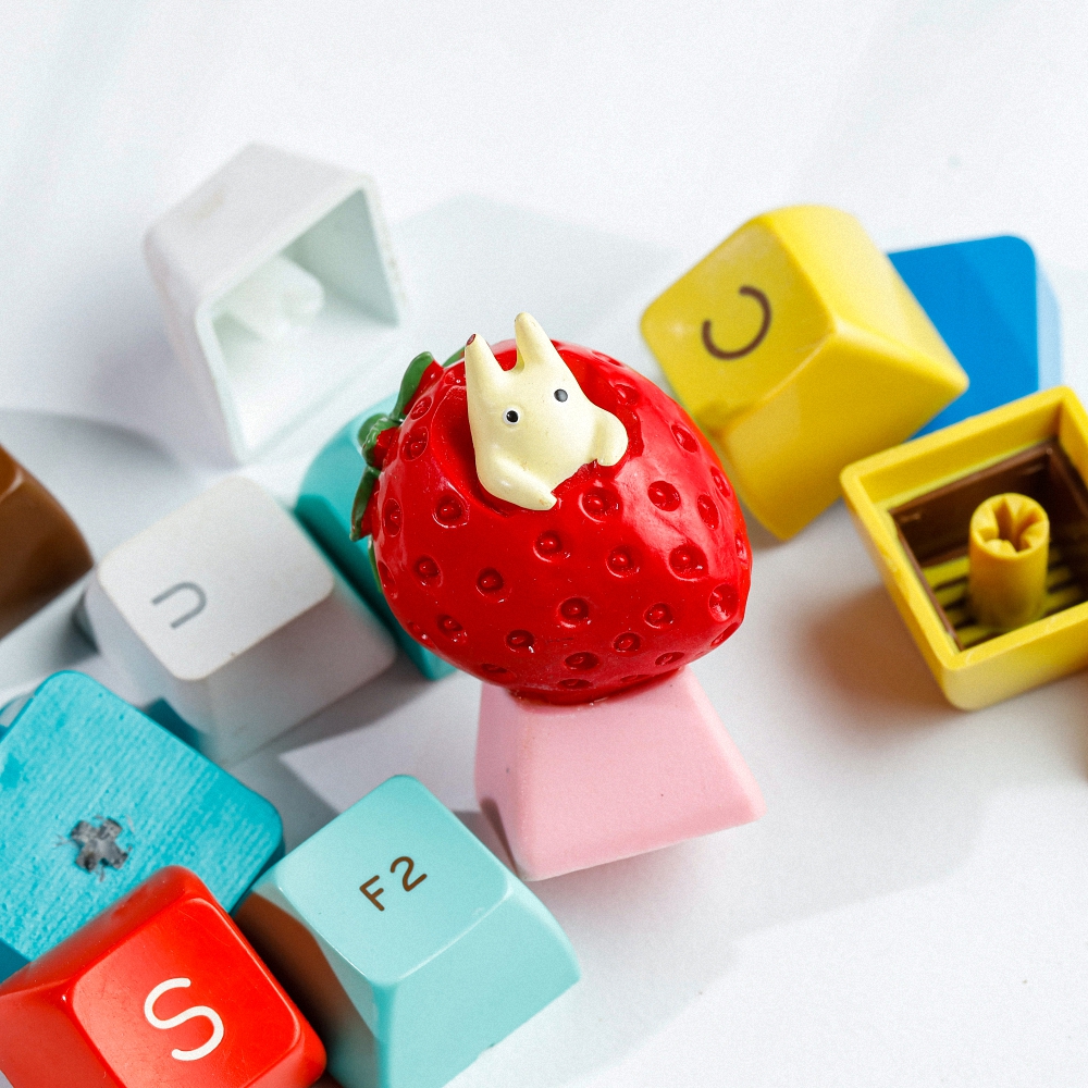Strawberry Artisan Keycap Breakwooden