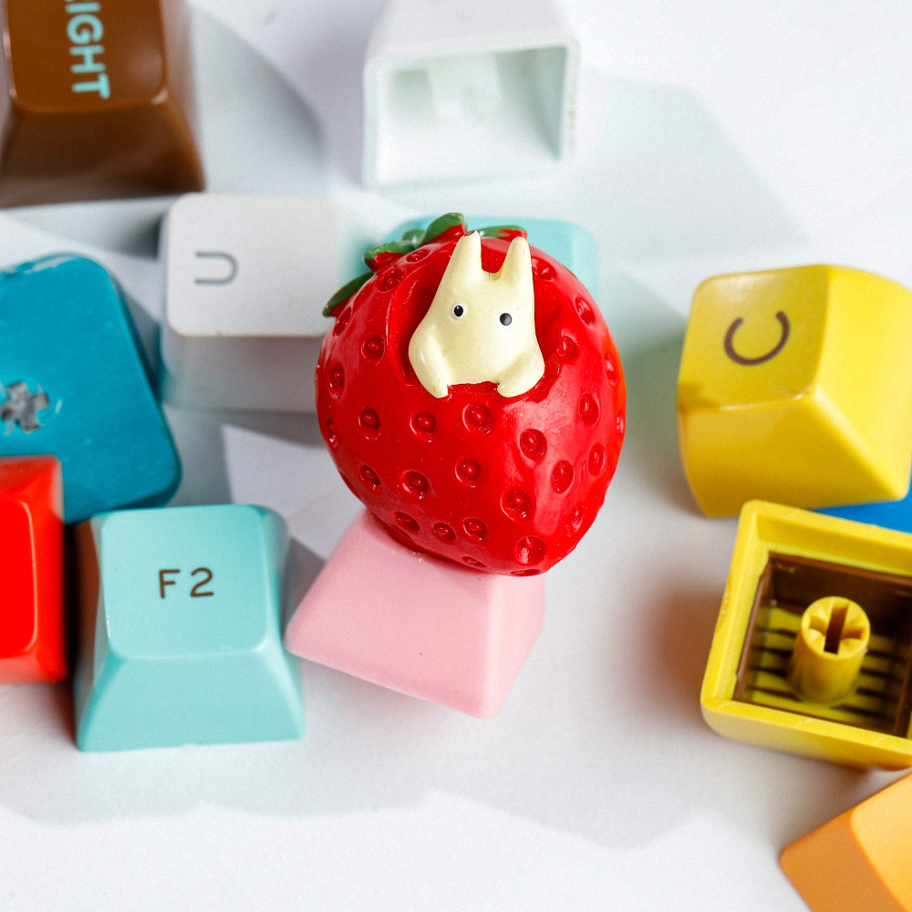 Strawberry Artisan Keycap Breakwooden