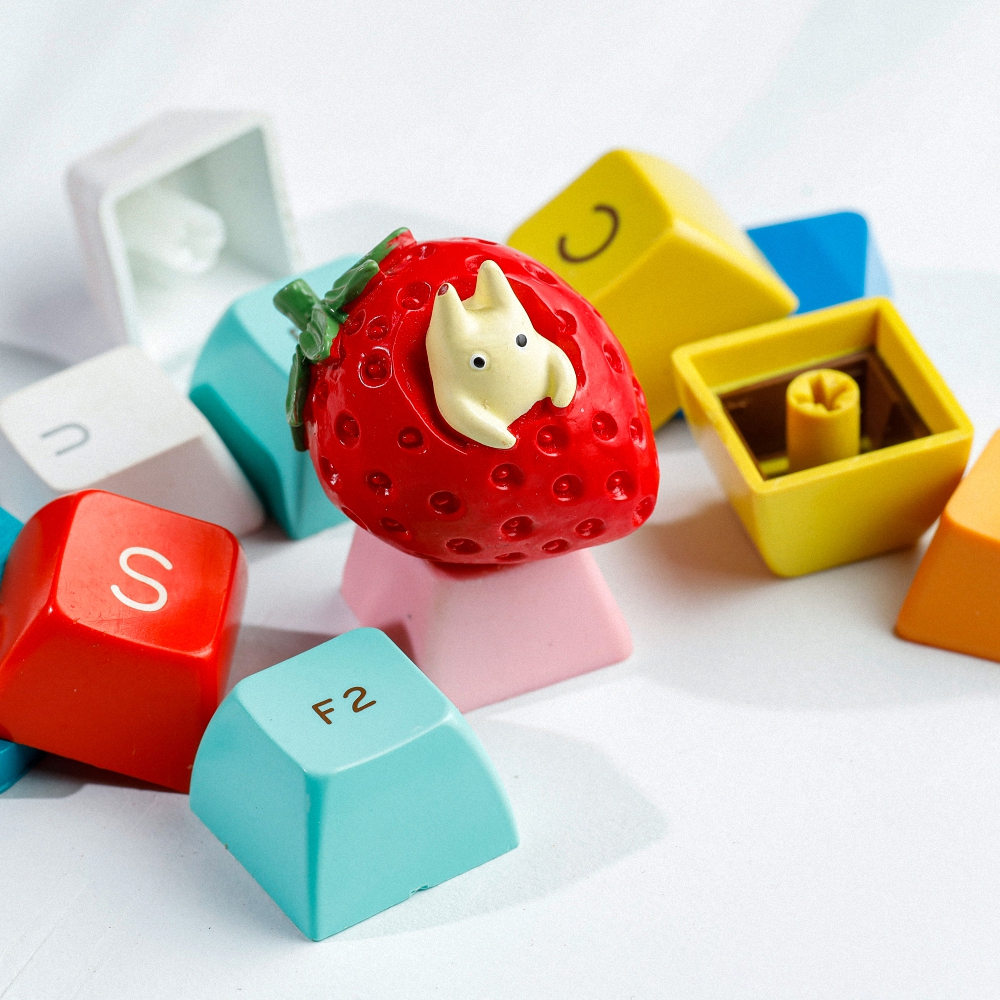 Strawberry Artisan Keycap Breakwooden