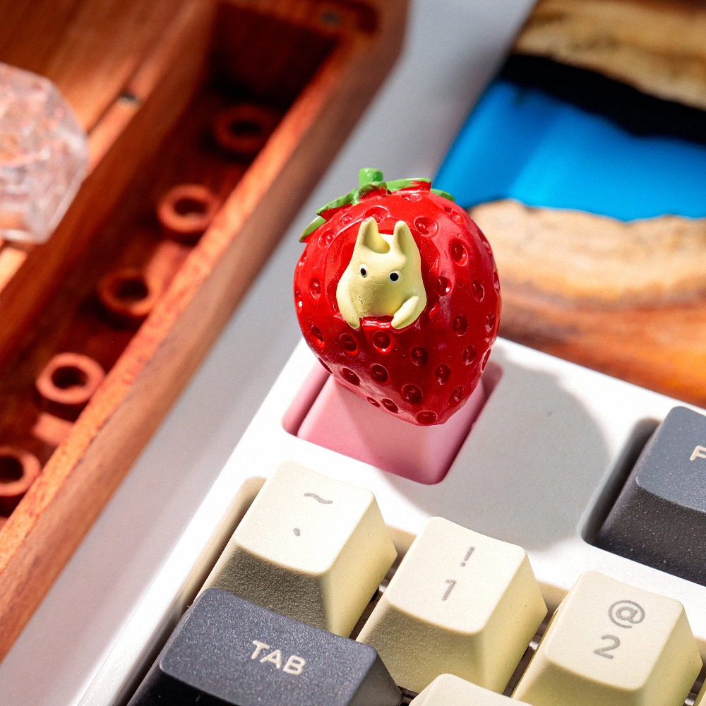 Strawberry Artisan Keycap Breakwooden 2