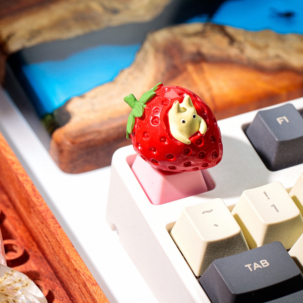 Strawberry Artisan Keycap Breakwooden 2