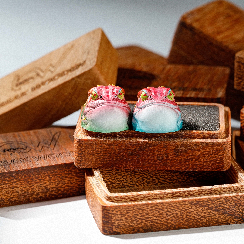 Toad Artisan Keycap Breakwooden 2