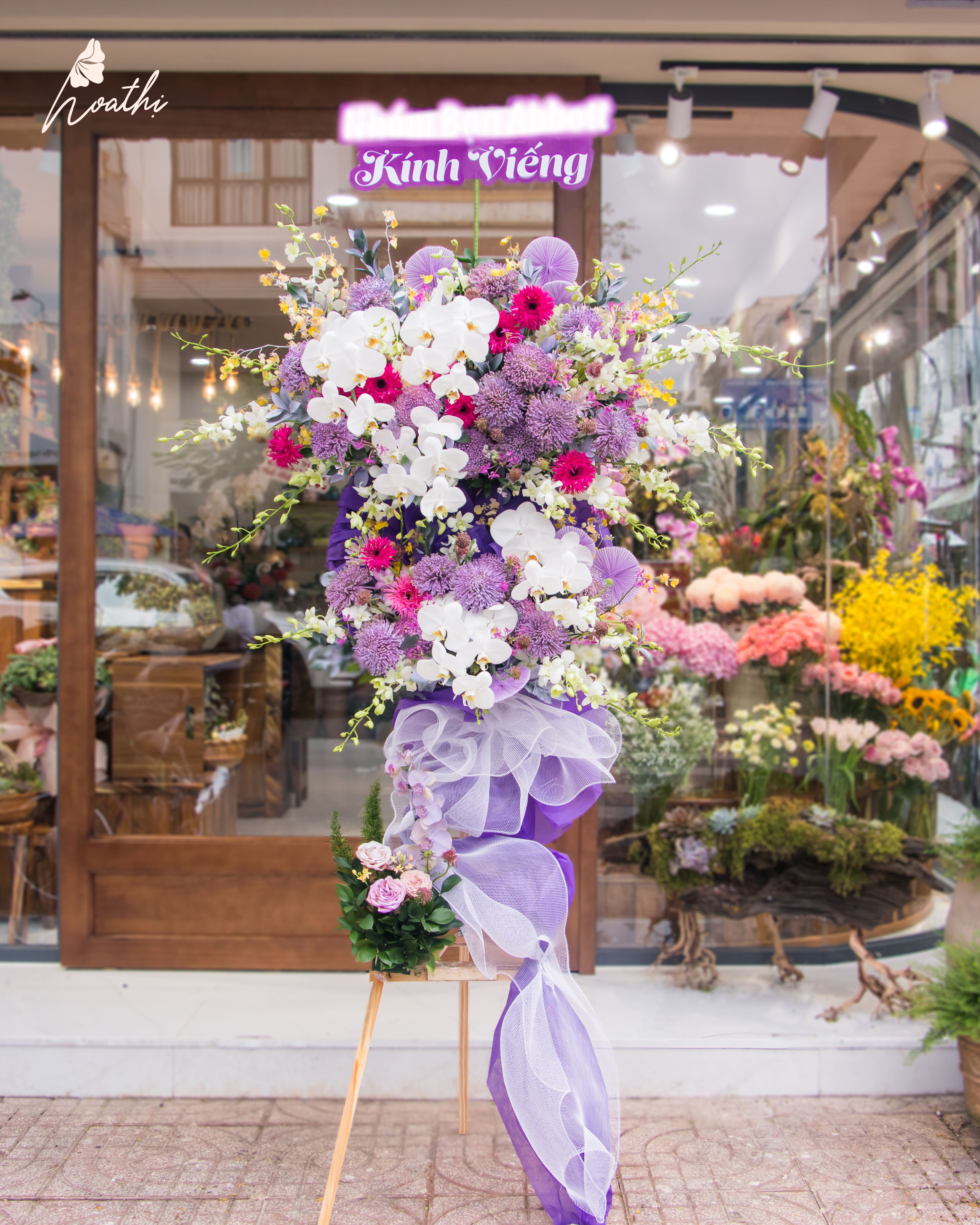 (KT) Kệ hoa chia buồn