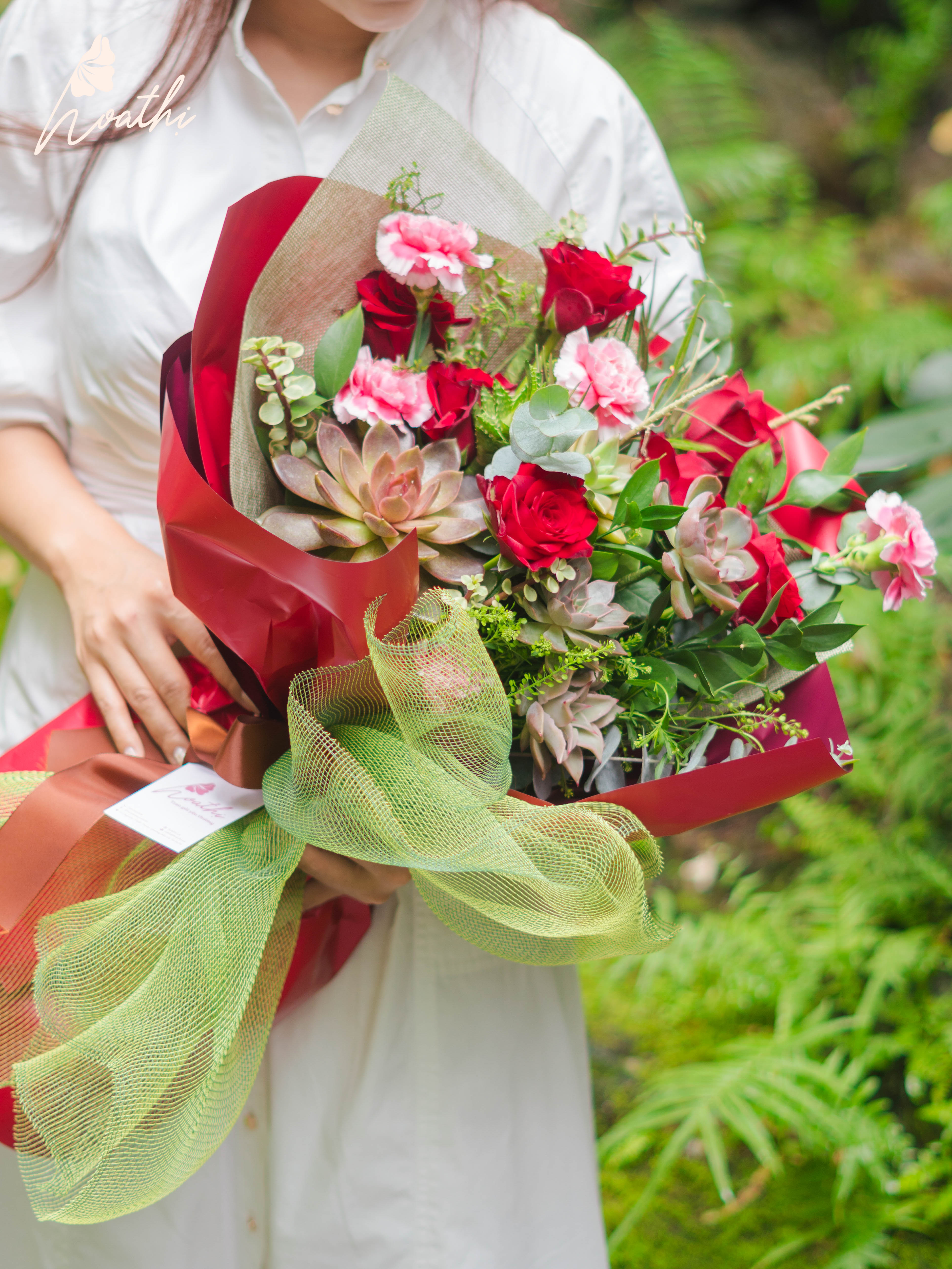 Bó Hoa Sắc Đỏ