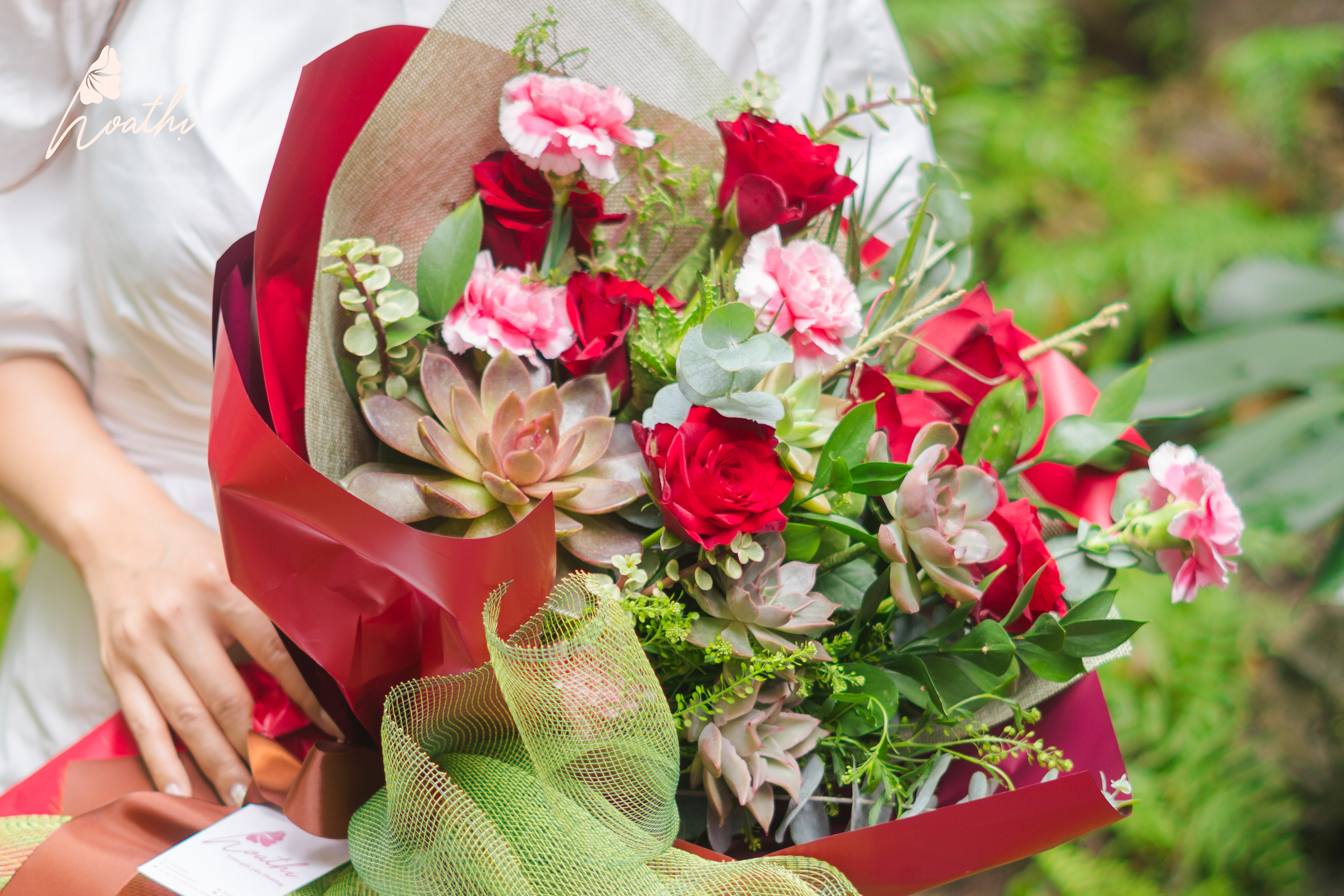 Bó Hoa Sắc Đỏ