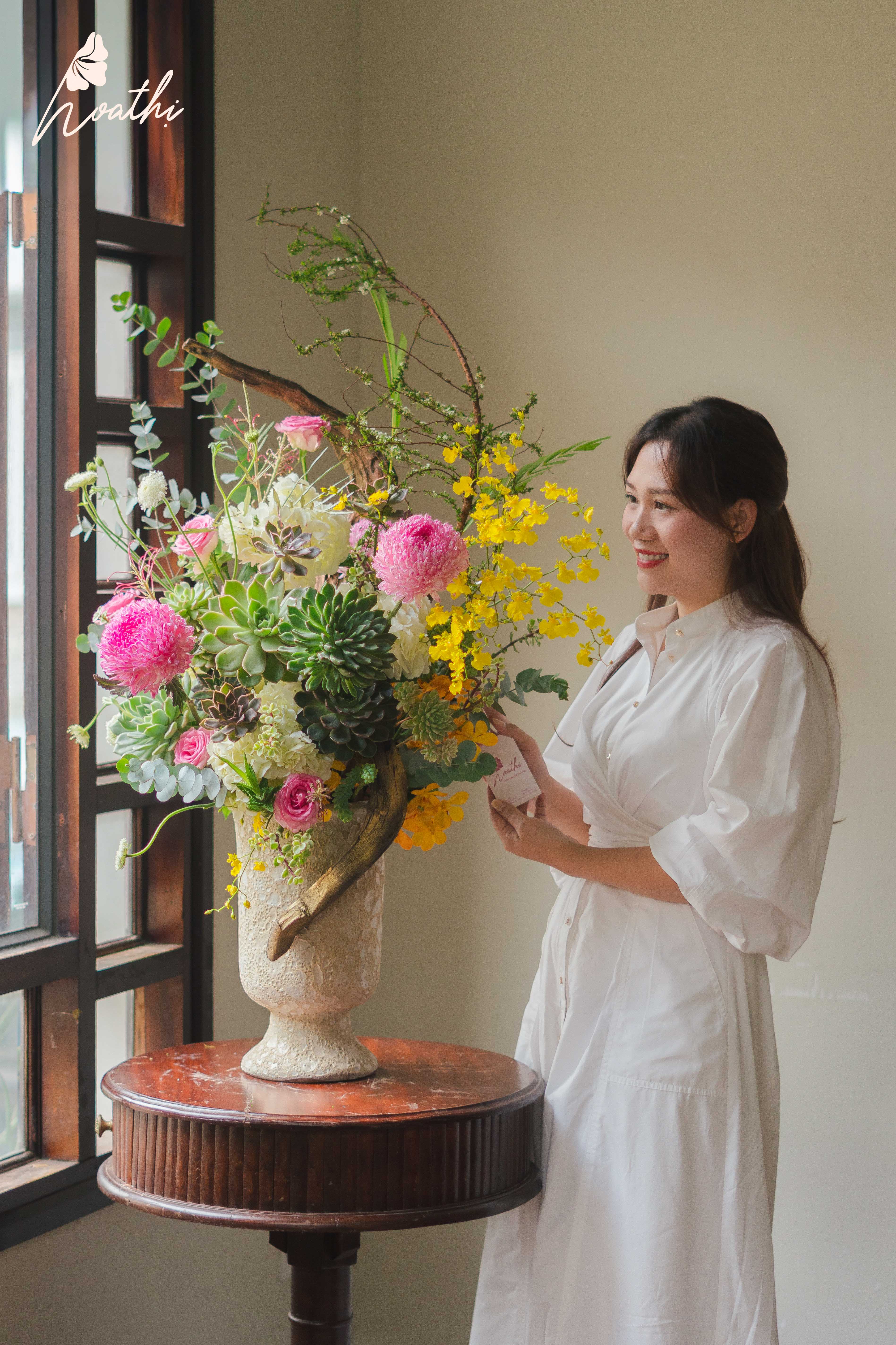 Hướng Về Ánh Sáng - Bình Hoa Nghệ Thuật
