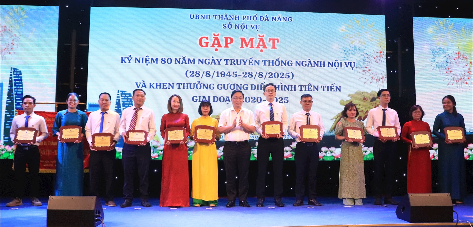 Quà tặng Thanh Long đồng hành cùng Sở Nội vụ Đà Nẵng tại Lễ kỷ niệm 80 năm Ngày truyền thống ngành Nội vụ