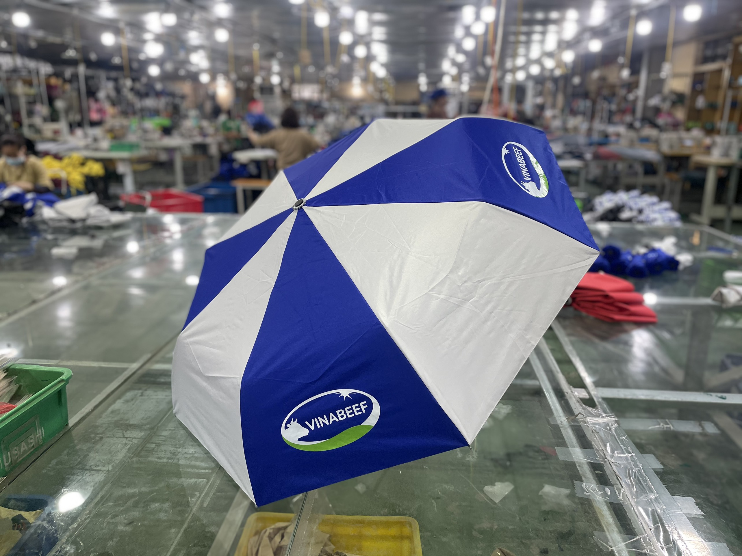 Dù Cầm Tay In Logo Chất Lượng Cao – Bí Quyết Nâng Tầm Thương Hiệu