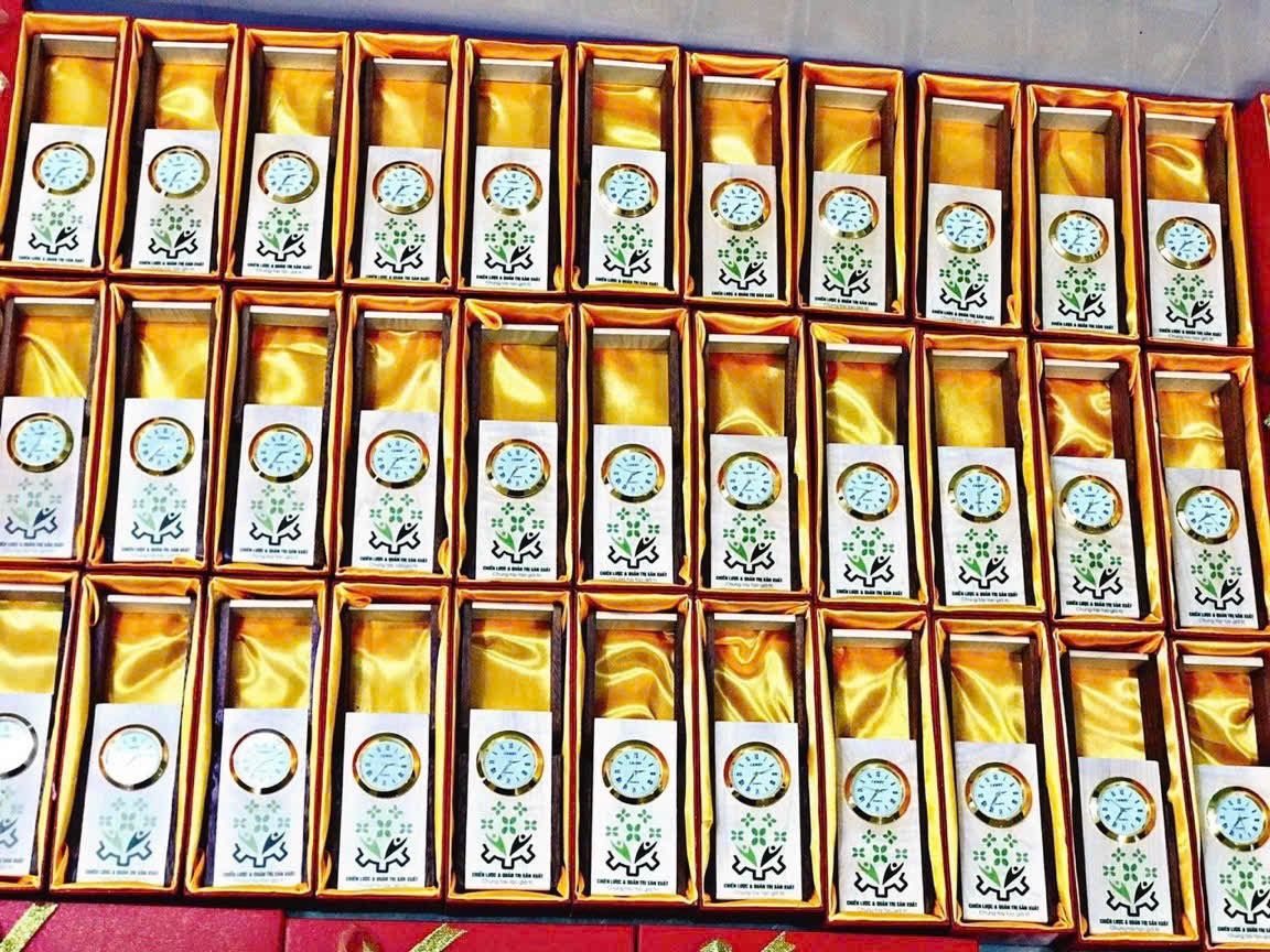 Quà gỗ cắm bút