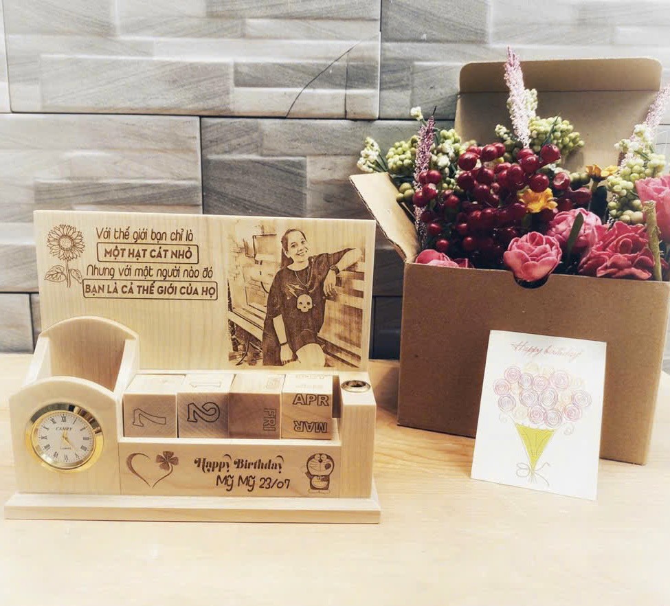 Quà gỗ để bàn khắc hình ảnh