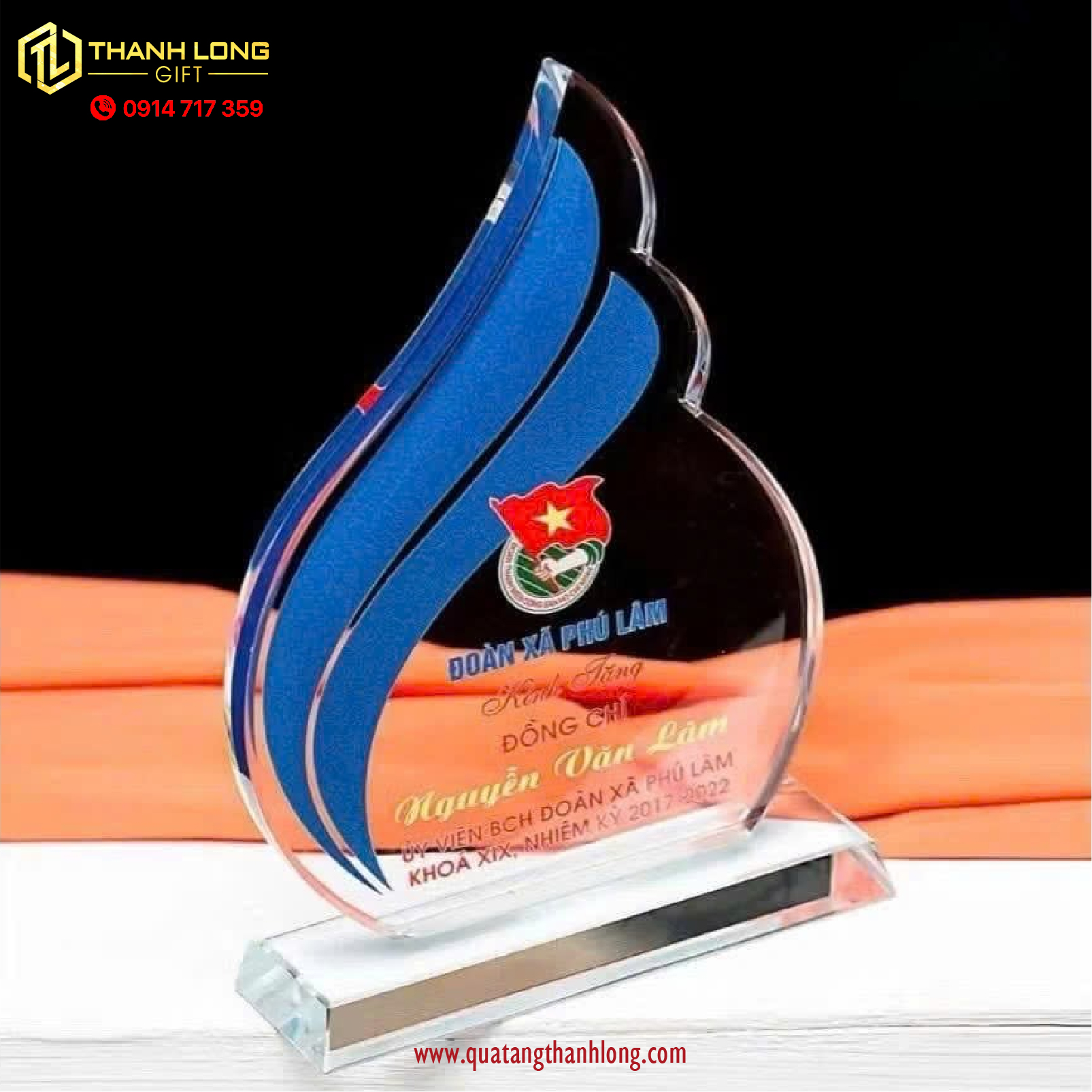 Kỷ niệm chương pha lê thiết kế theo yêu cầu