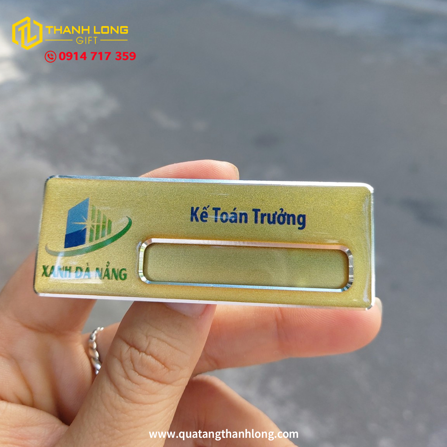 Bảng Tên Nhân Viên Thay Tên - Sự Lựa Chọn Hoàn Hảo Cho Văn Phòng