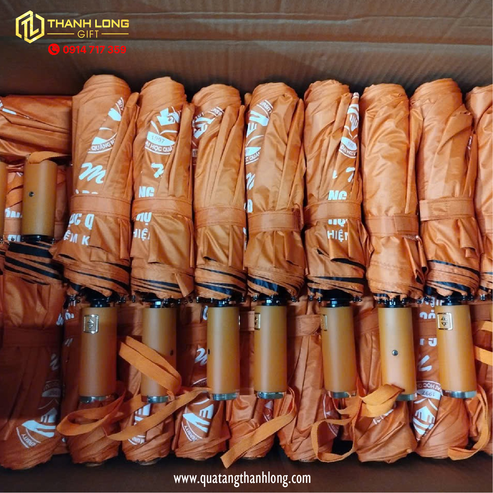 Dù cầm tay in logo - Trường Đại học Quảng Nam