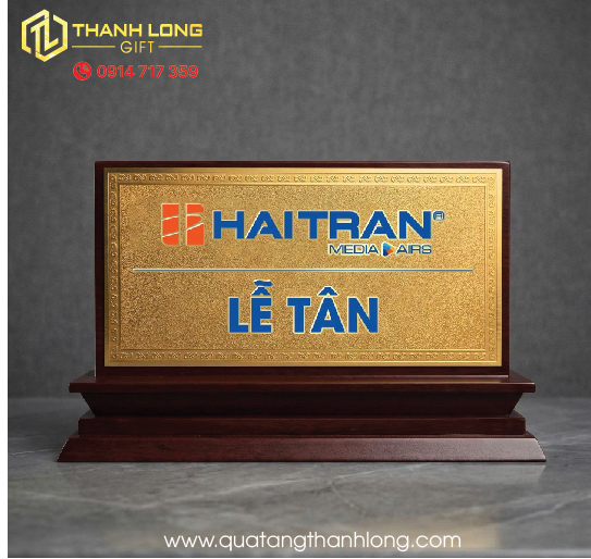 Bảng chức danh gỗ đồng để bàn