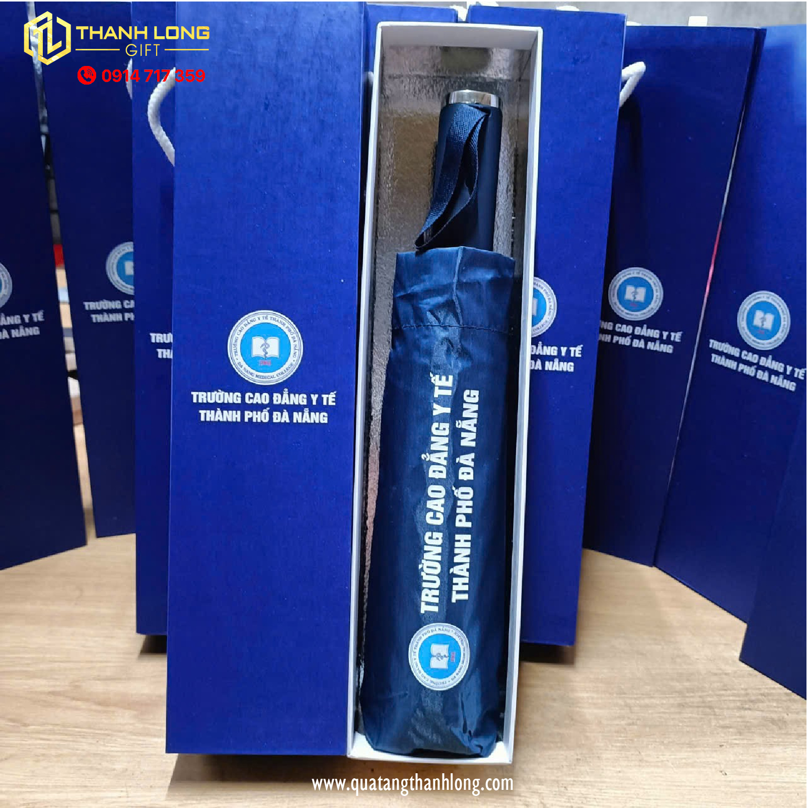 DÙ CẦM TAY IN LOGO – TRƯỜNG CAO ĐẲNG Y TẾ ĐÀ NẴNG