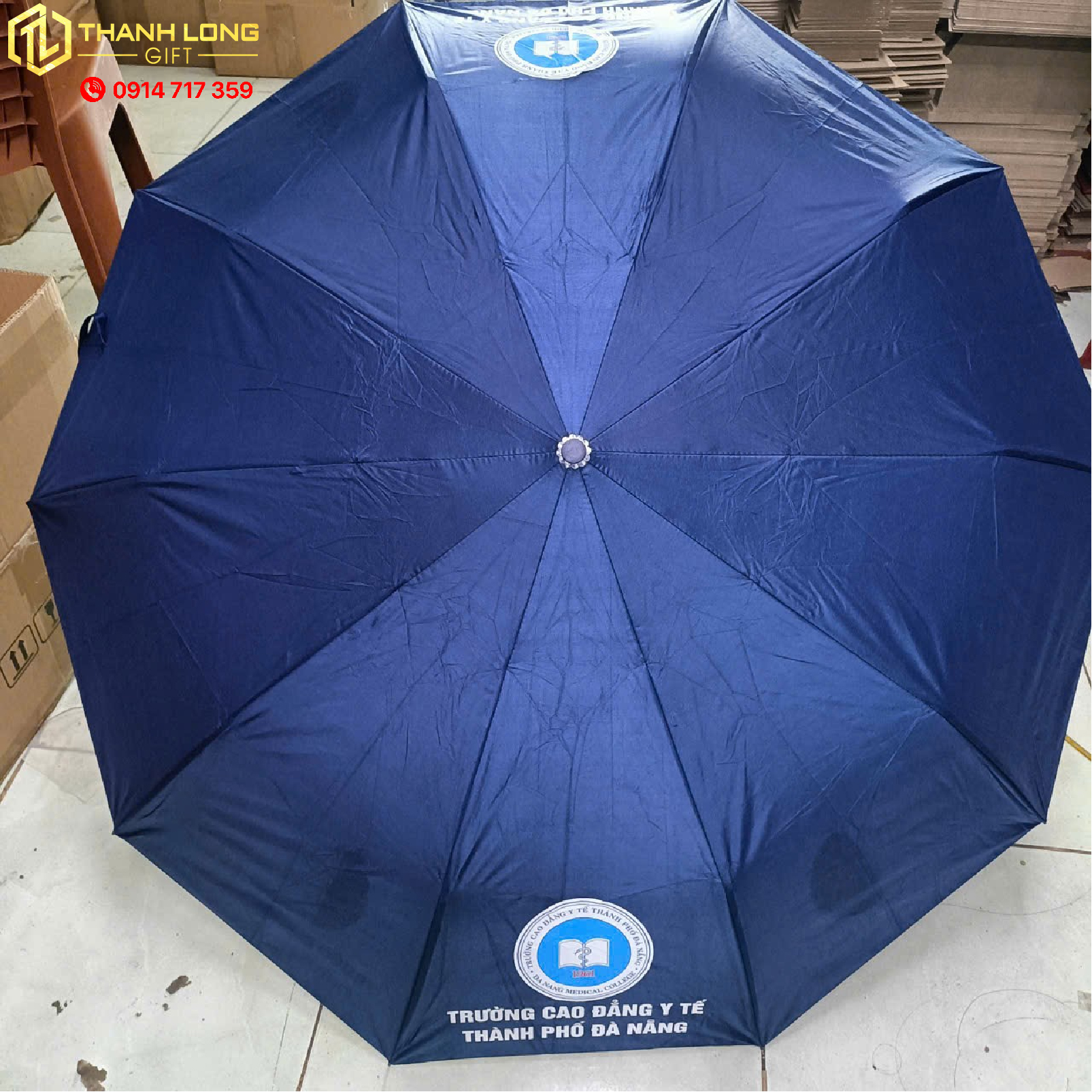 DÙ CẦM TAY IN LOGO – TRƯỜNG CAO ĐẲNG Y TẾ ĐÀ NẴNG