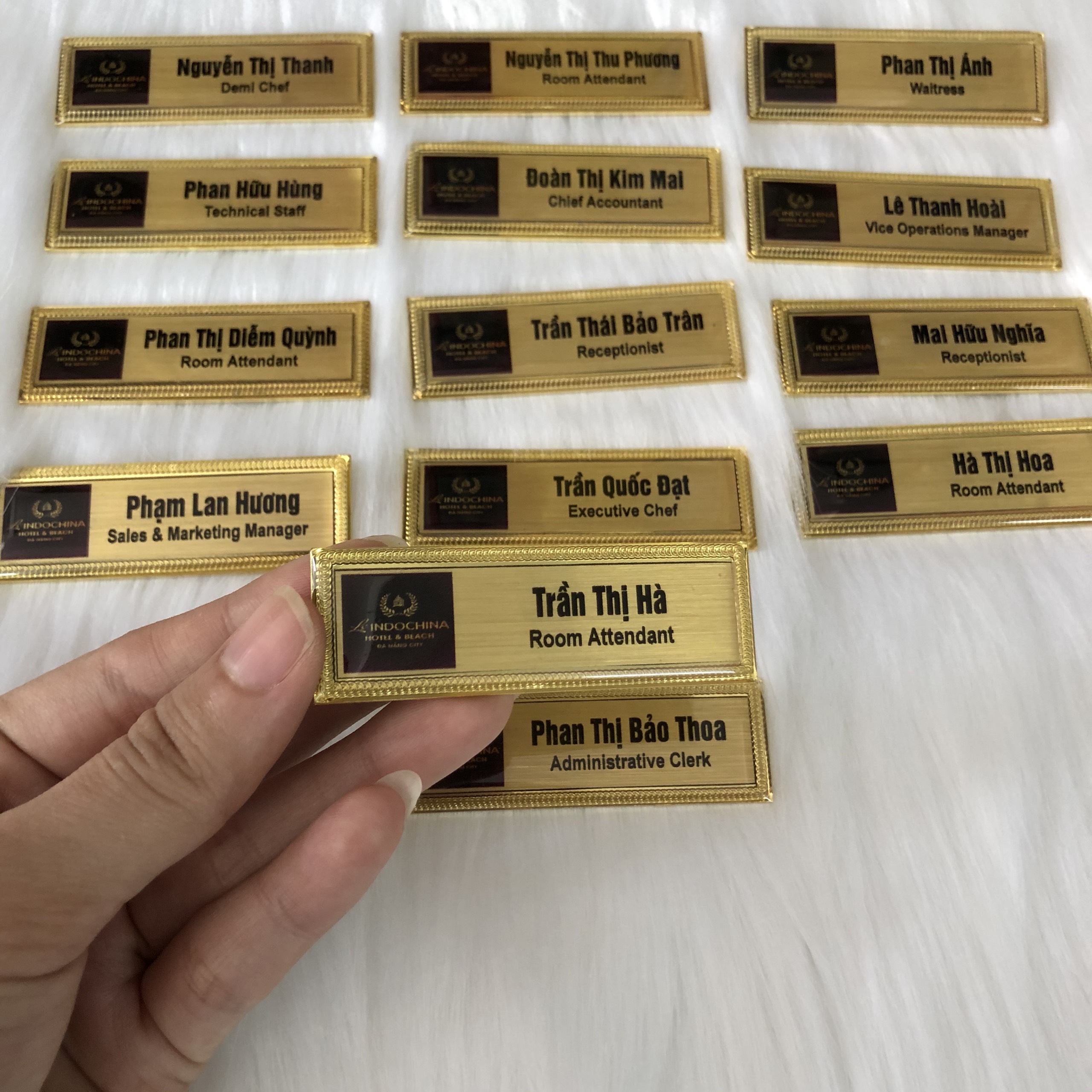 Bảng Tên Cố Định Viền Vàng Vẻ Đẹp Tinh Tế