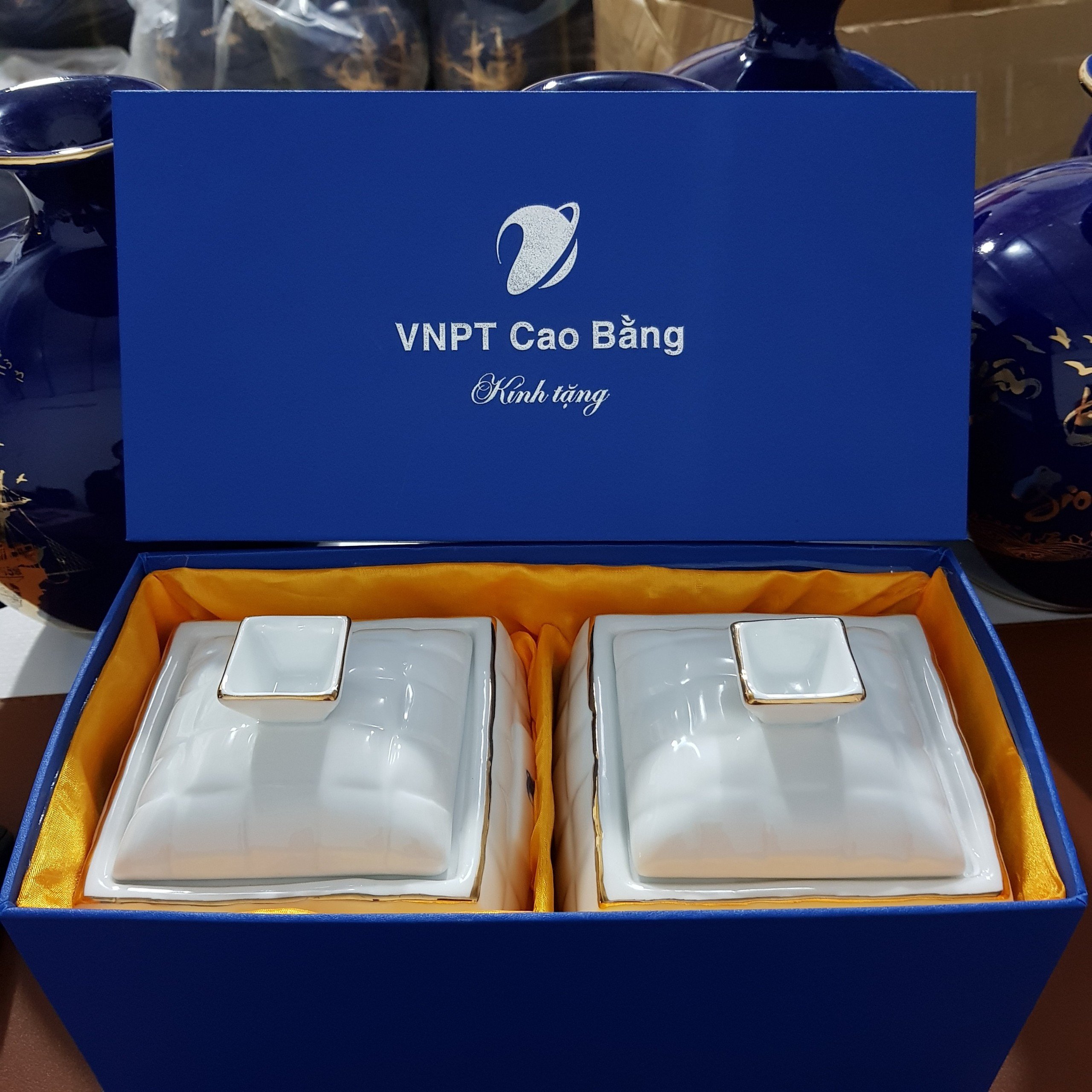Bộ Quà Tặng Bát Sứ Vuông - In logo VNPT Cao Bằng