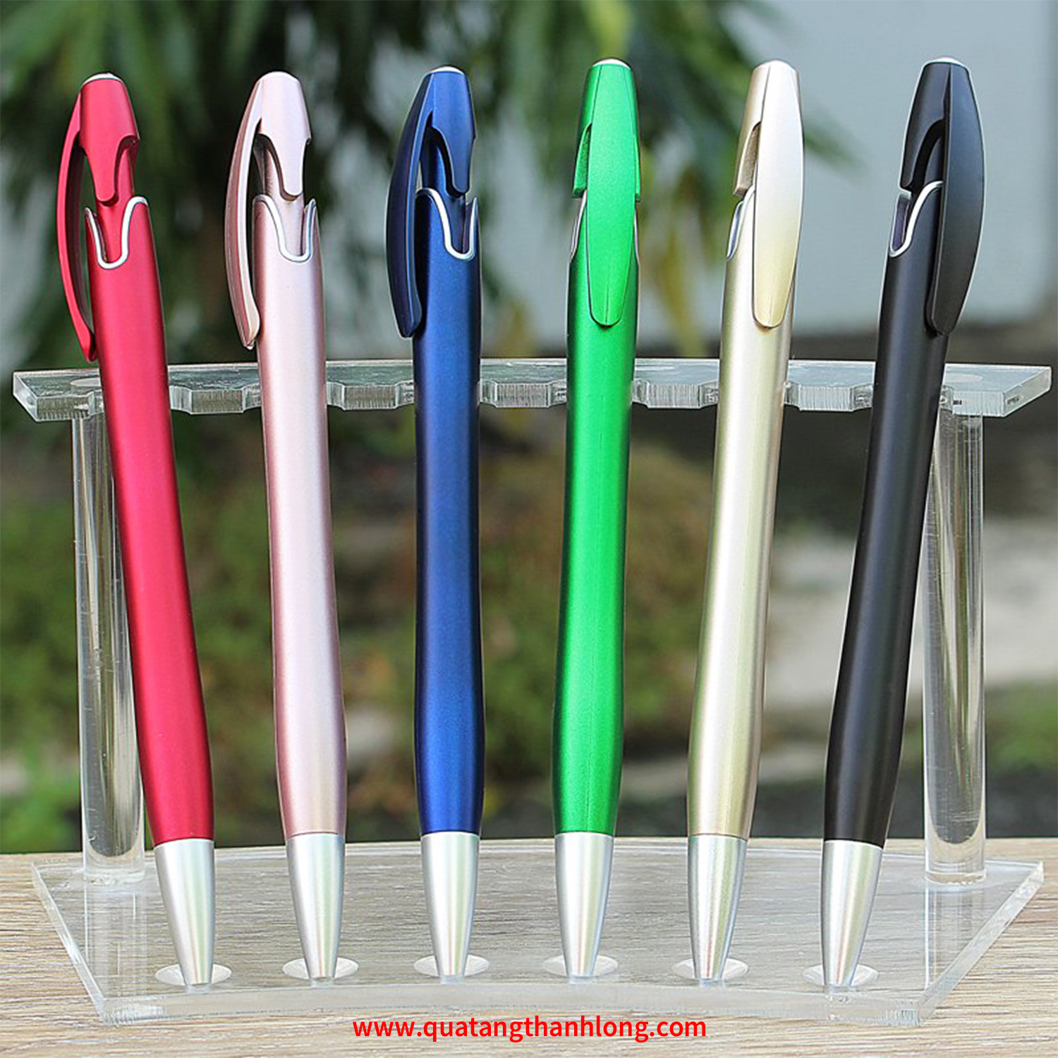 Bút Bi Nhựa BP-8713B Bền Đẹp