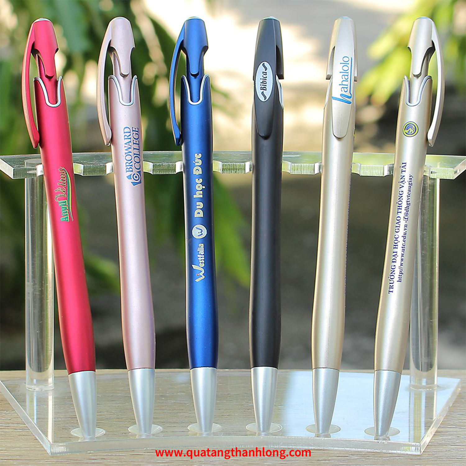 Bút Bi Nhựa BP-8713B Bền Đẹp