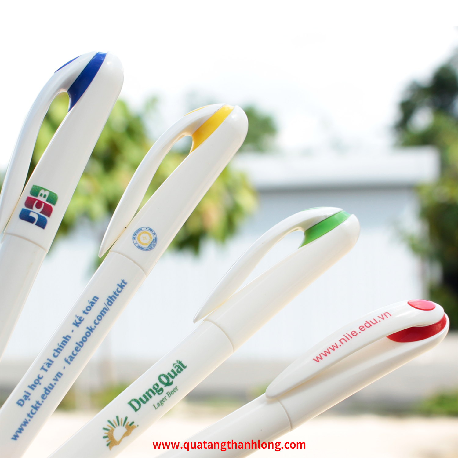 Bút Bi Nhựa AP-201 In Logo Giá Tốt