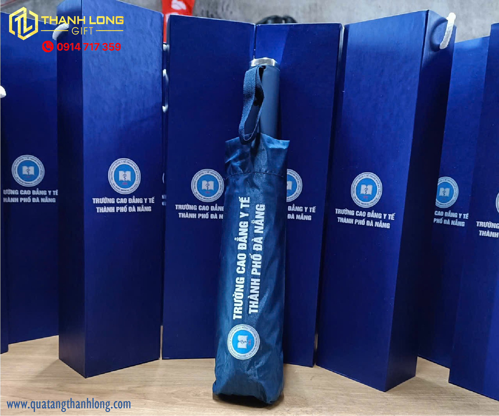 DÙ CẦM TAY IN LOGO – TRƯỜNG CAO ĐẲNG Y TẾ ĐÀ NẴNG