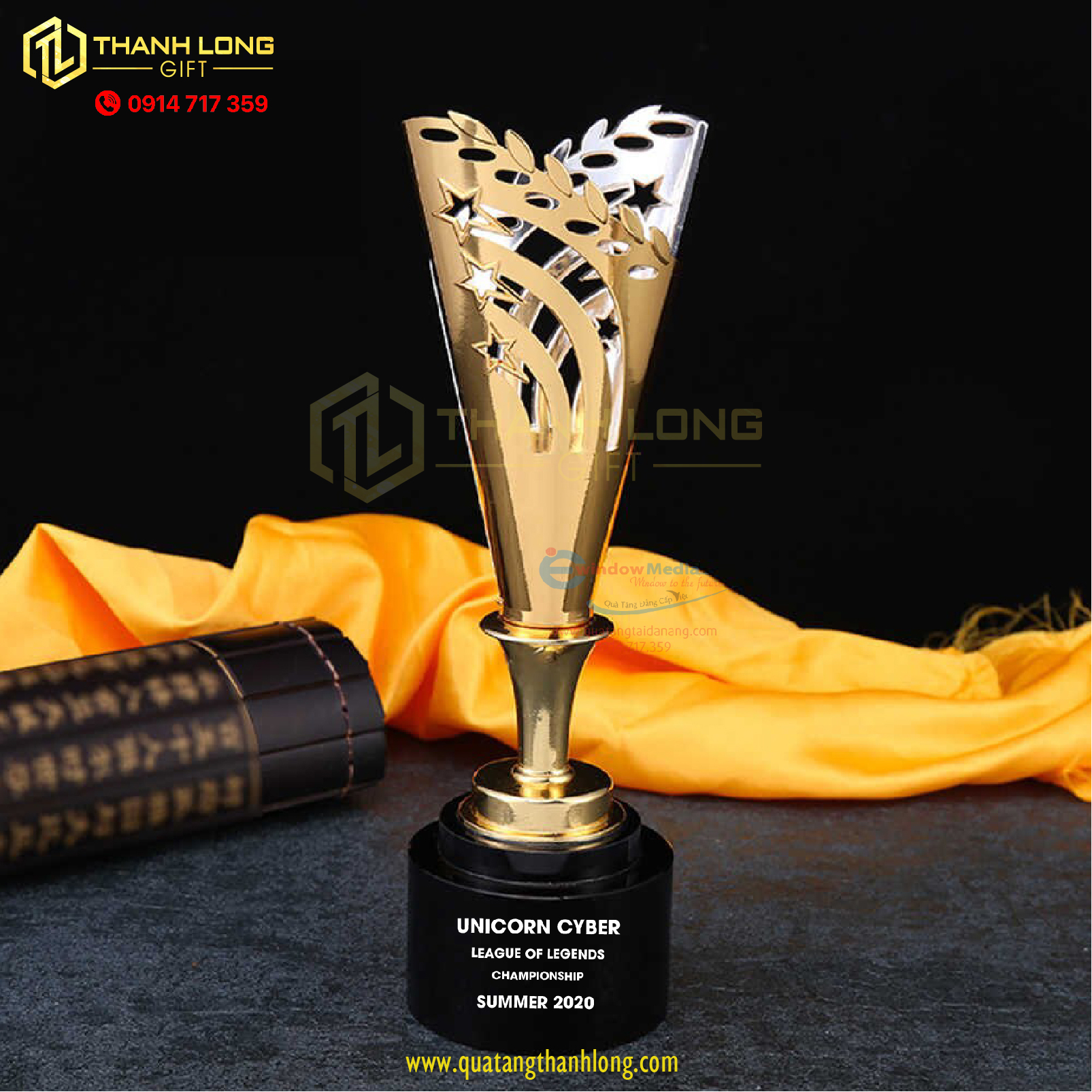 Cúp vinh danh kim loại