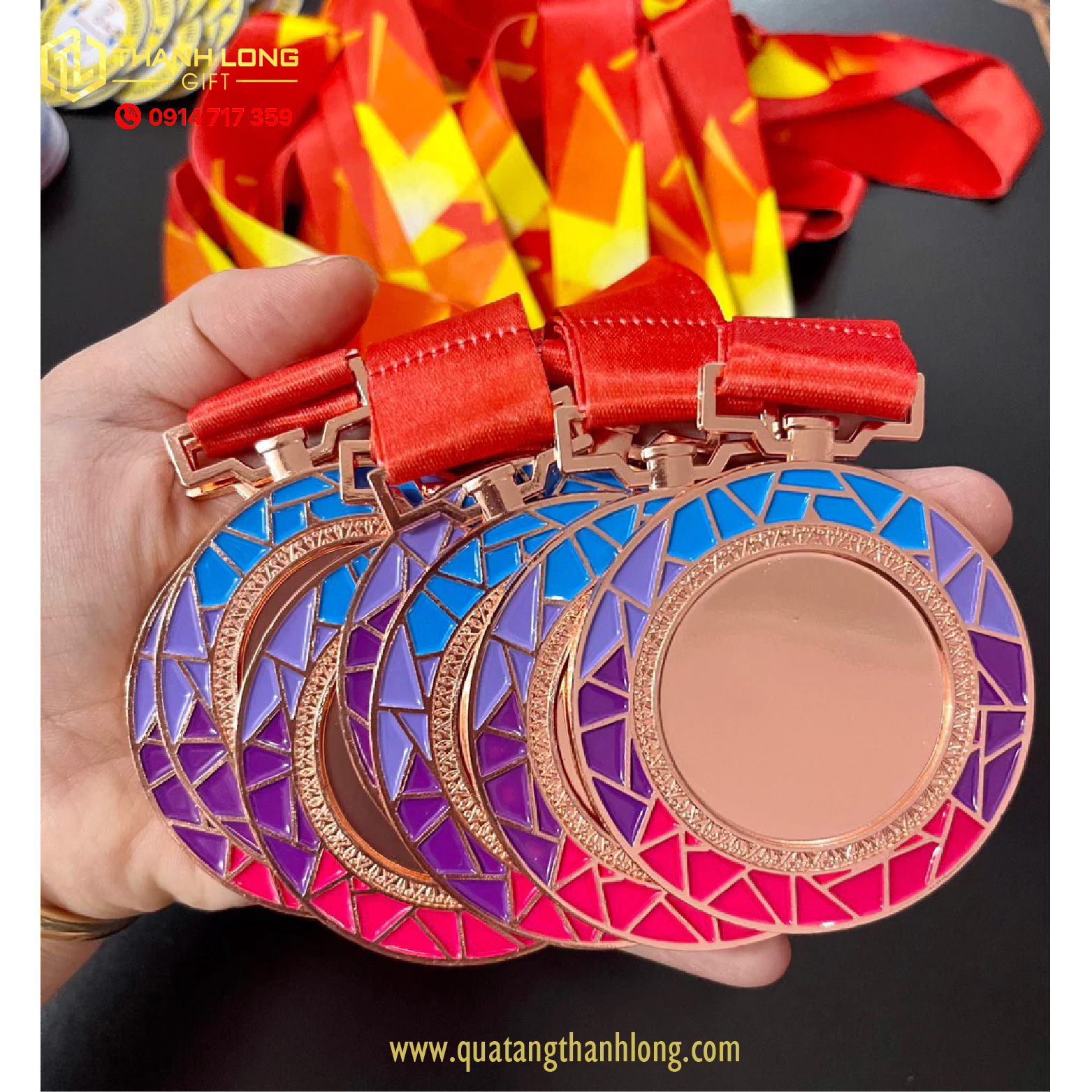 Huy chương 7 màu trao giải, vinh danh, quà tặng