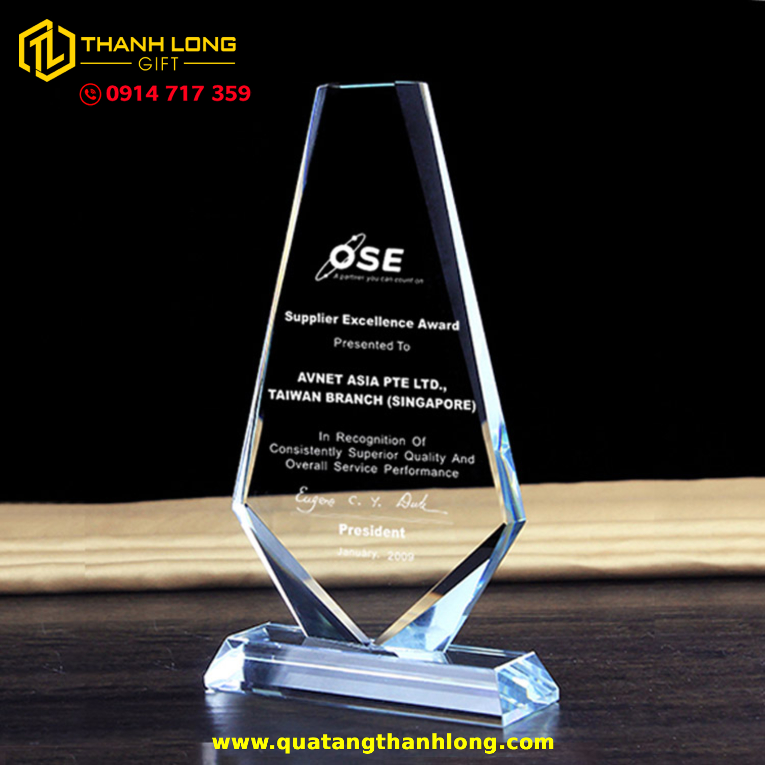 Kỷ Niệm Chương Pha Lê Ngang Đầu 20cm