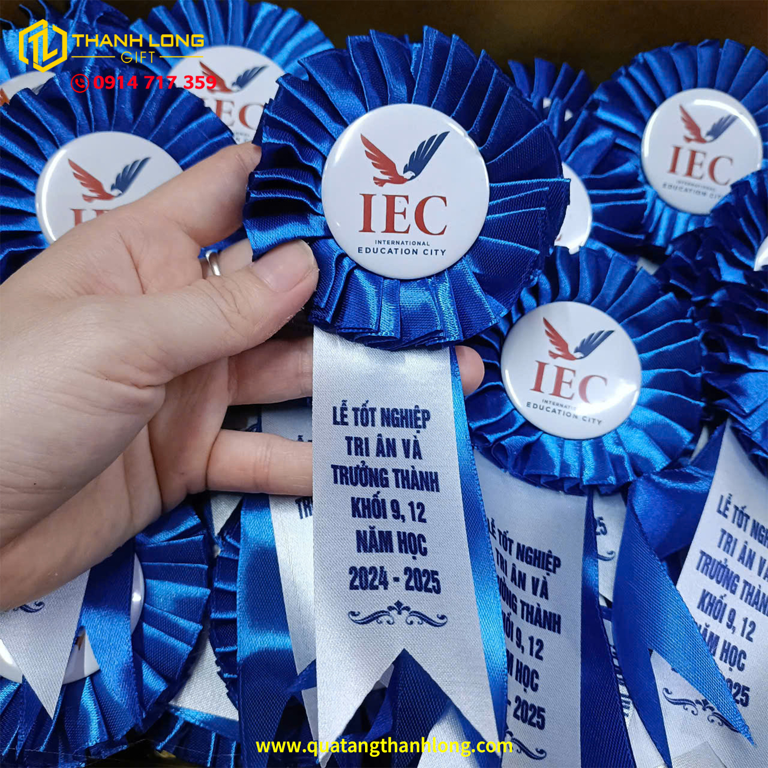 Hoa Cài Áo Lễ Trao Giải Màu Xanh Dương