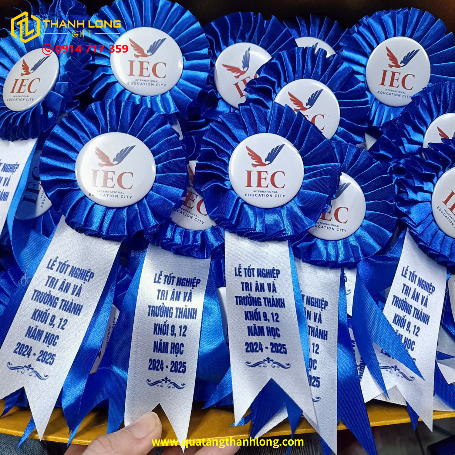 Hoa Cài Áo Lễ Trao Giải Màu Xanh Dương