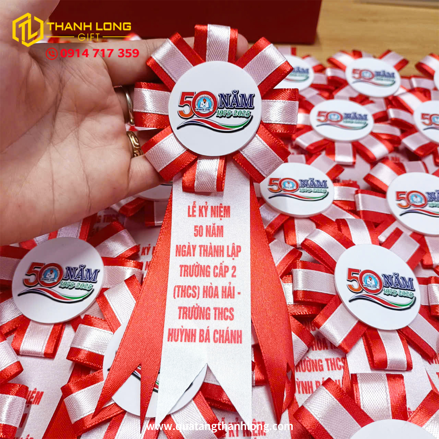 Hoa Cài Áo Sự Kiện Màu Đỏ Sang Trọng