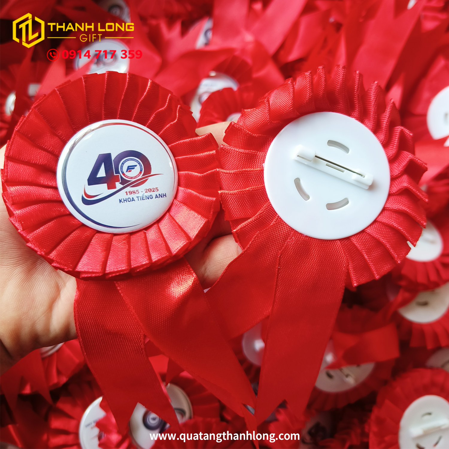 Hoa Cài Áo Họp Lớp Màu Đỏ Sắc Màu Kết Nối Kỷ Niệm