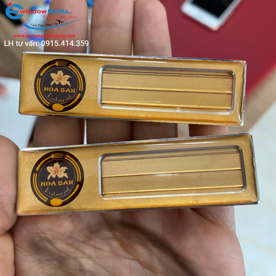 Bảng Tên Nhân Viên Thay Tên Giá Rẻ Tiện Lợi