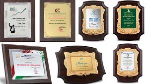 Bảng vinh danh gỗ đồng