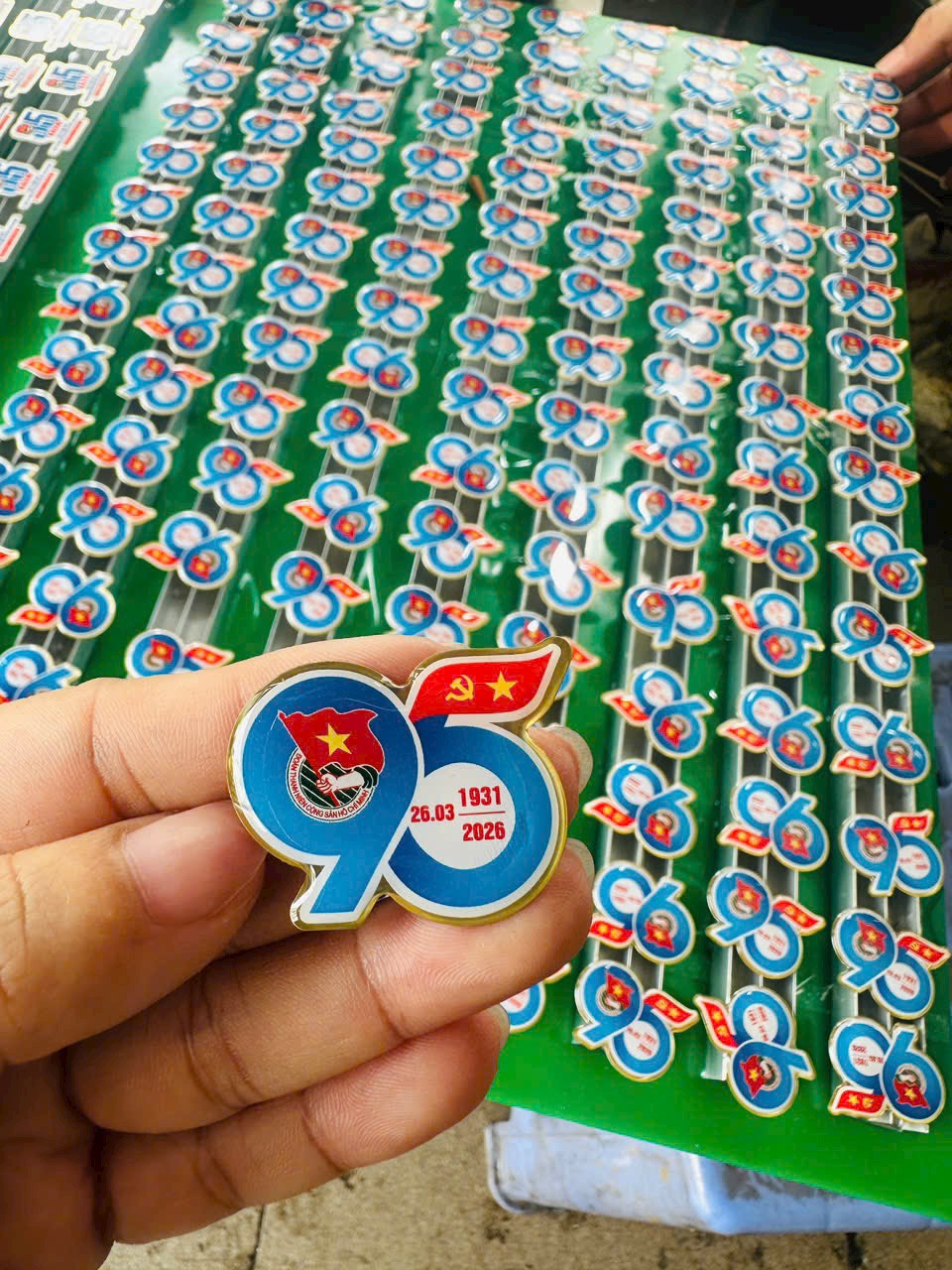 Huy hiệu kim loại in theo yêu cầu