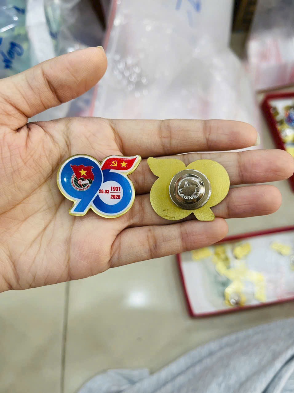 Huy hiệu kim loại in theo yêu cầu