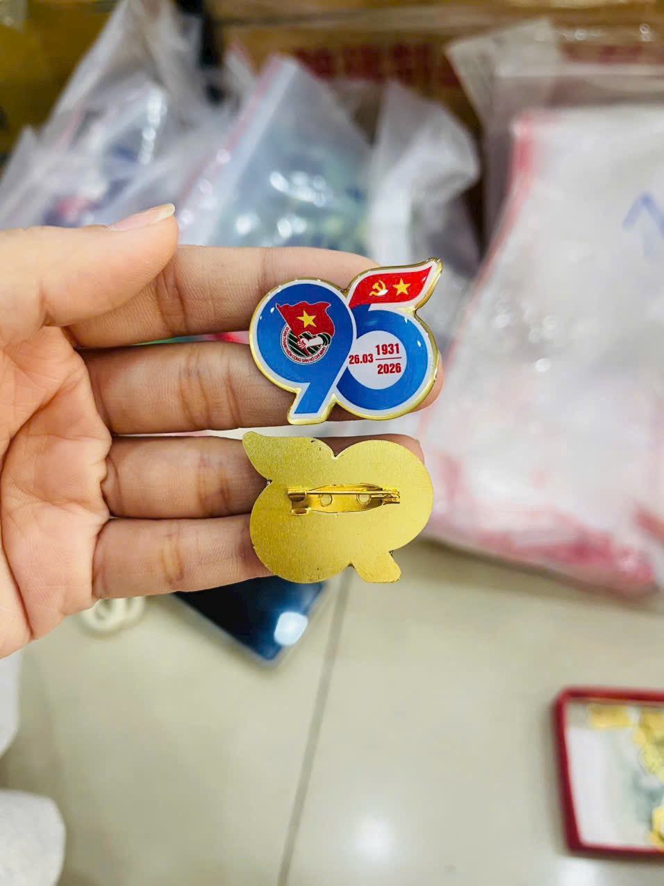 Huy hiệu kim loại in theo yêu cầu