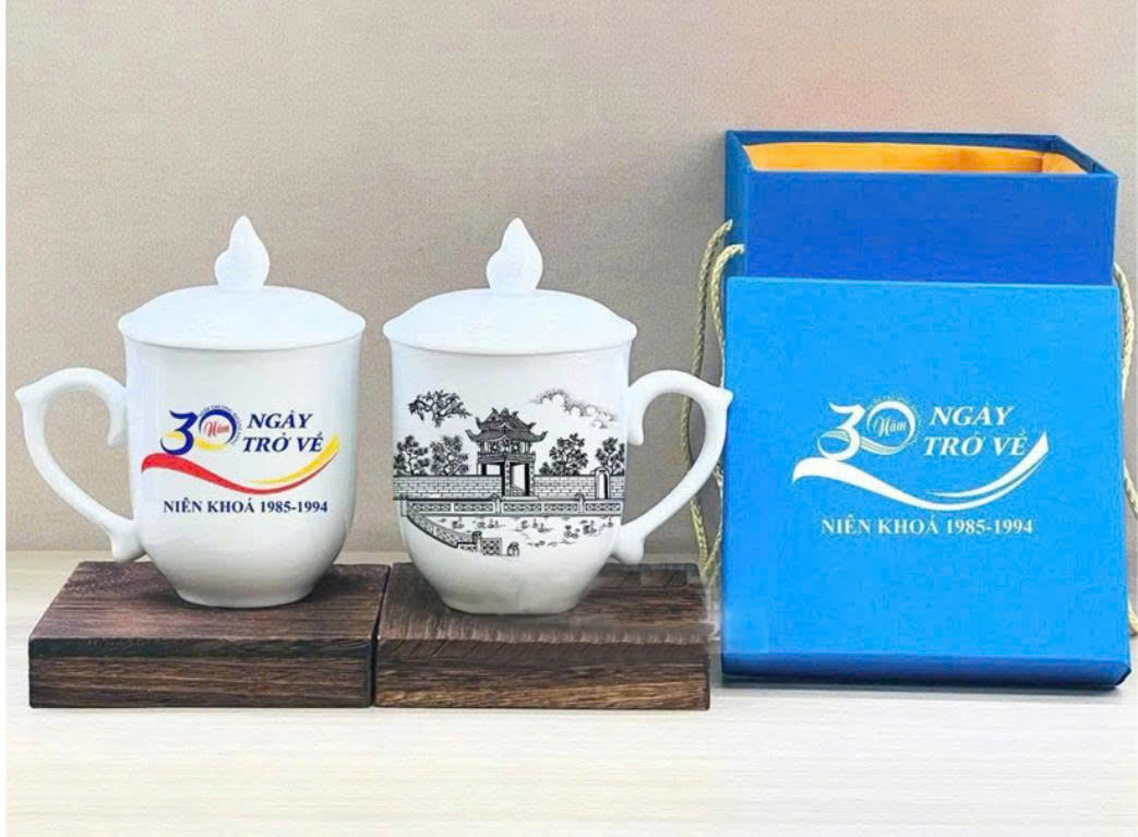 Ly sứ nắp lửa trắng in logo