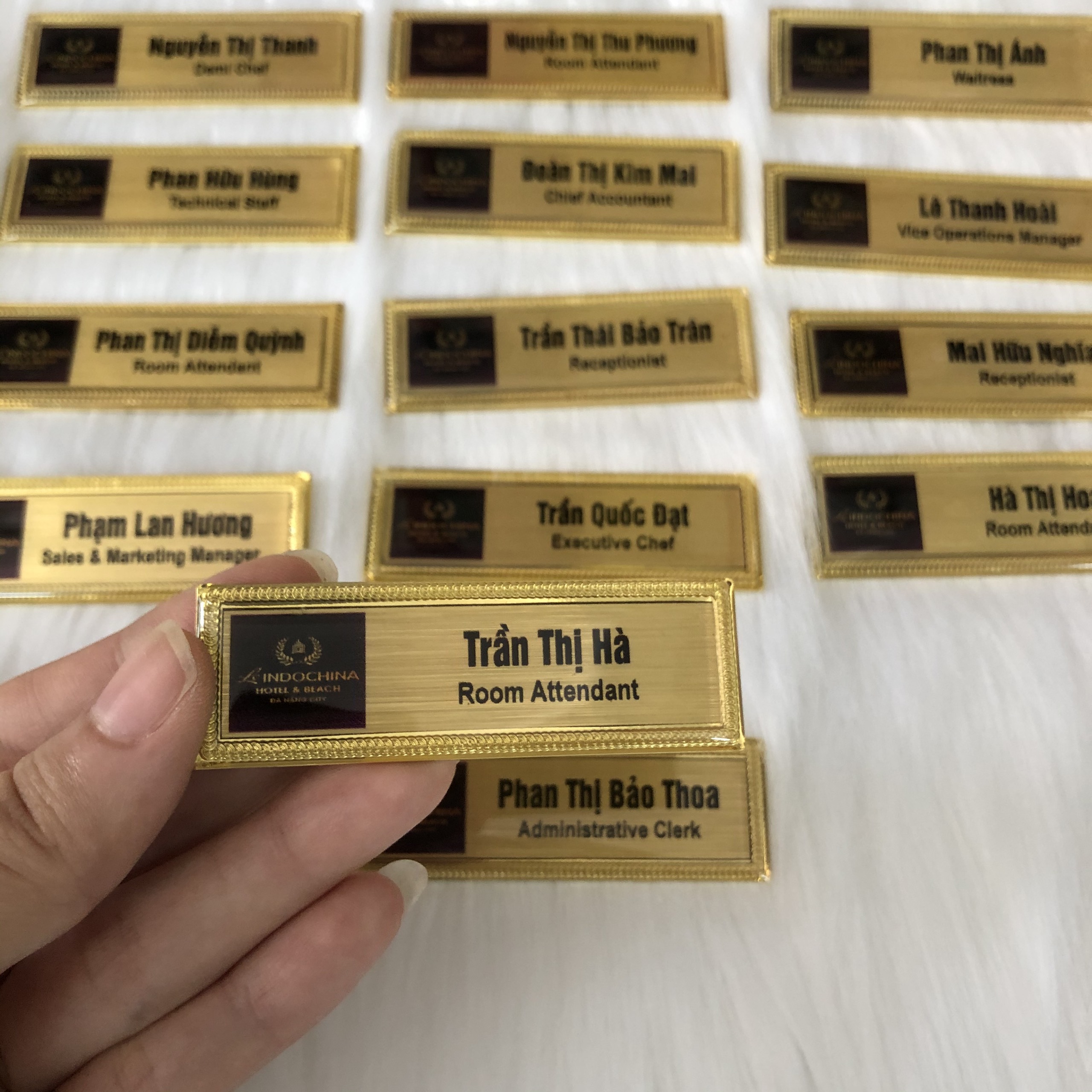 Bảng Tên Cố Định Viền Vàng Vẻ Đẹp Tinh Tế