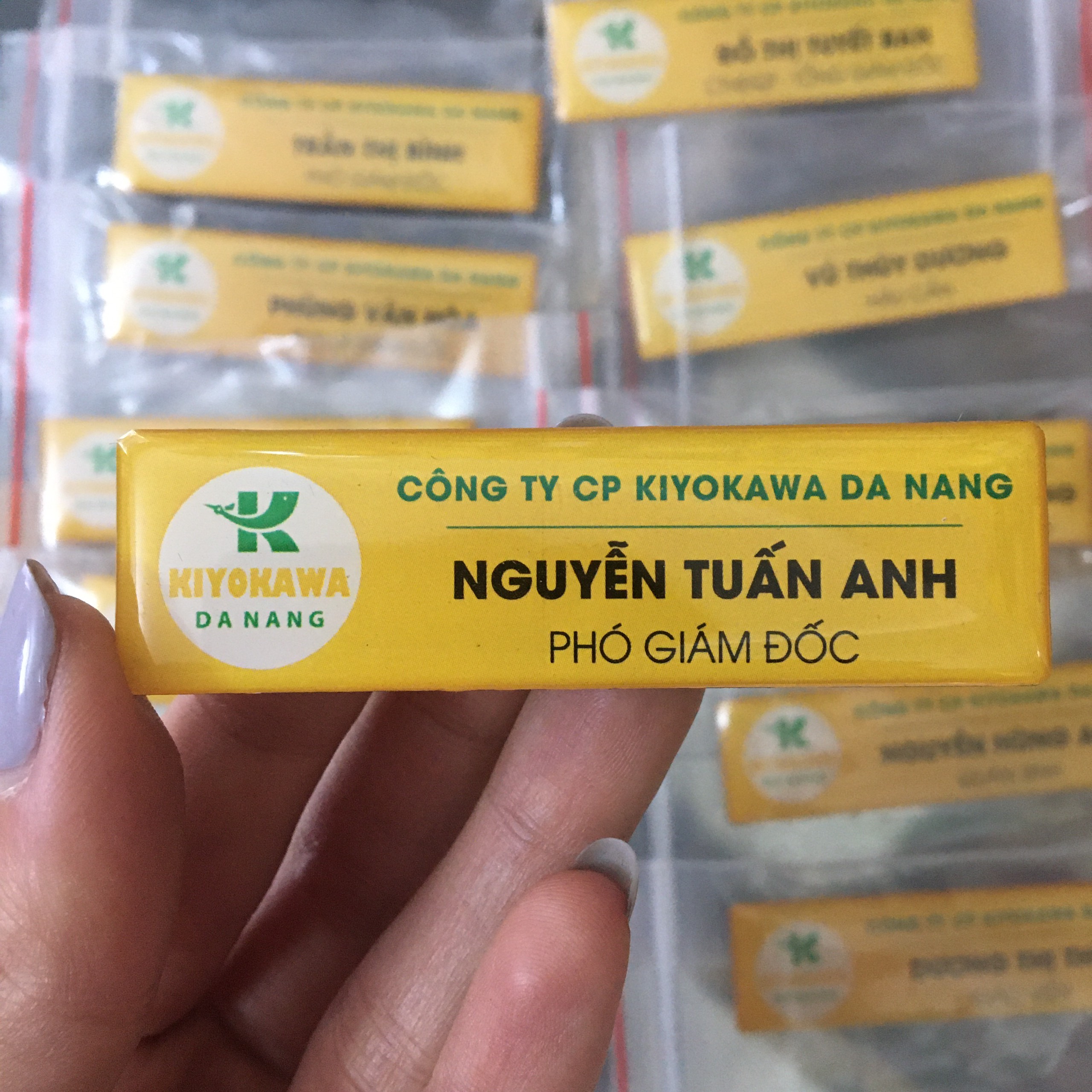Bảng Tên Nhân Viên Giá Rẻ - Chất Lượng Cao từ Quà Tặng Thanh Long