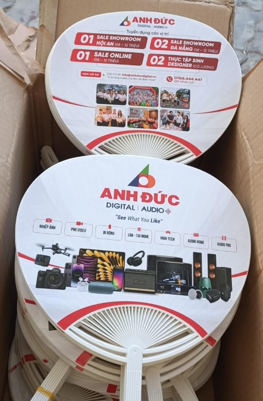 Quạt nhựa nan hoa