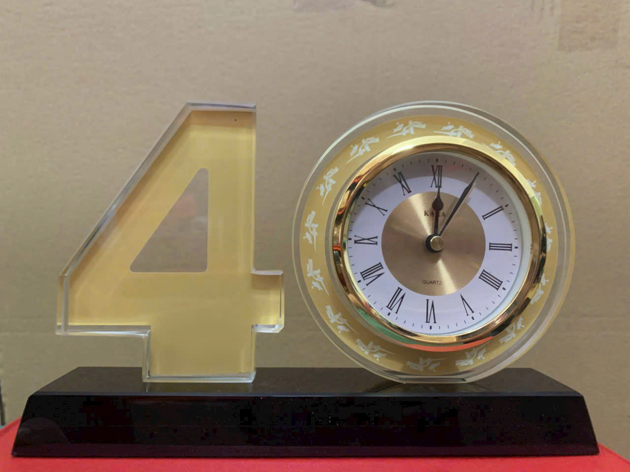 Kỷ niệm chương bộ số – Biểu Trưng Đồng Hồ Để Bàn