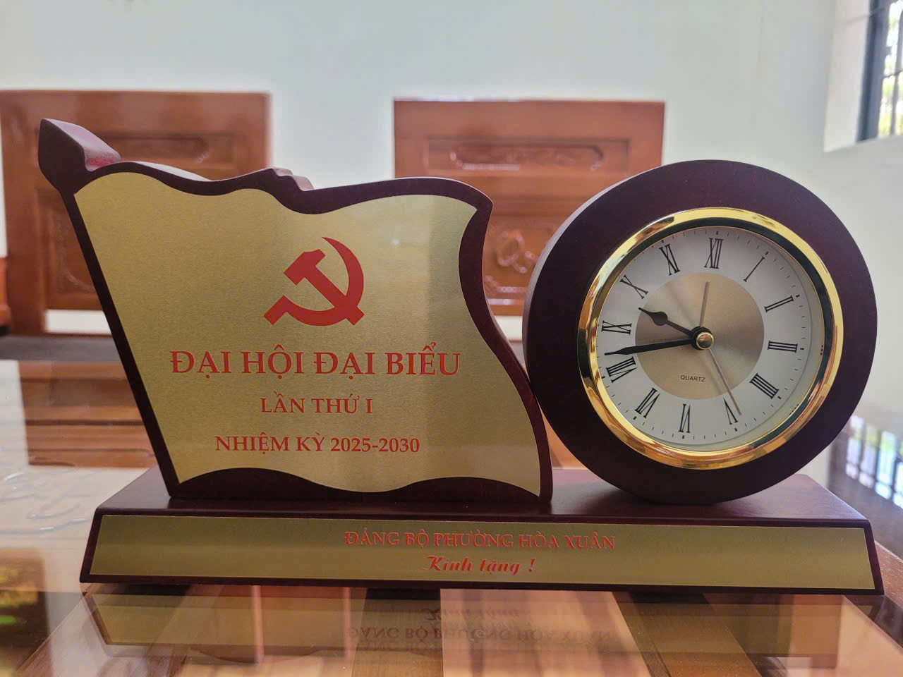 Kỷ niệm chương gỗ đồng - Quà tặng Đại Hội
