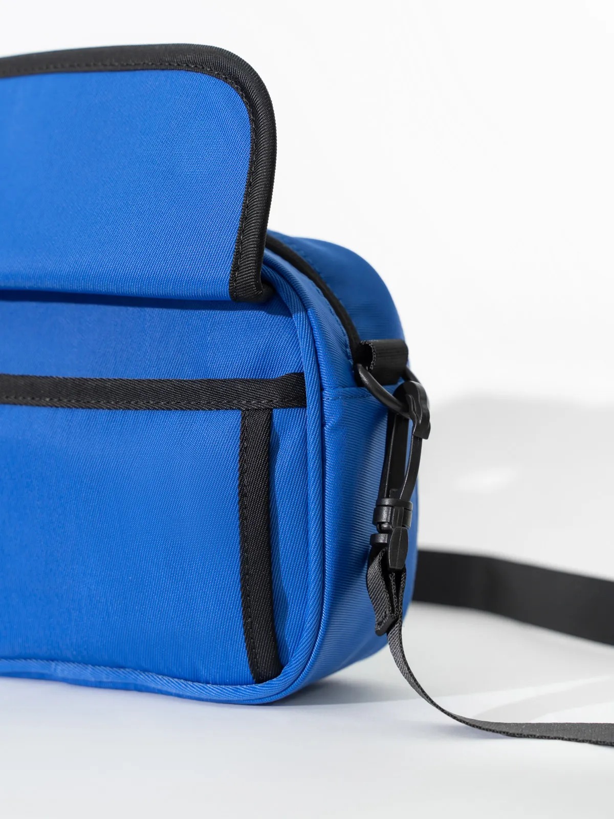 Túi Unisex Đeo Chéo Nắp Nam Châm