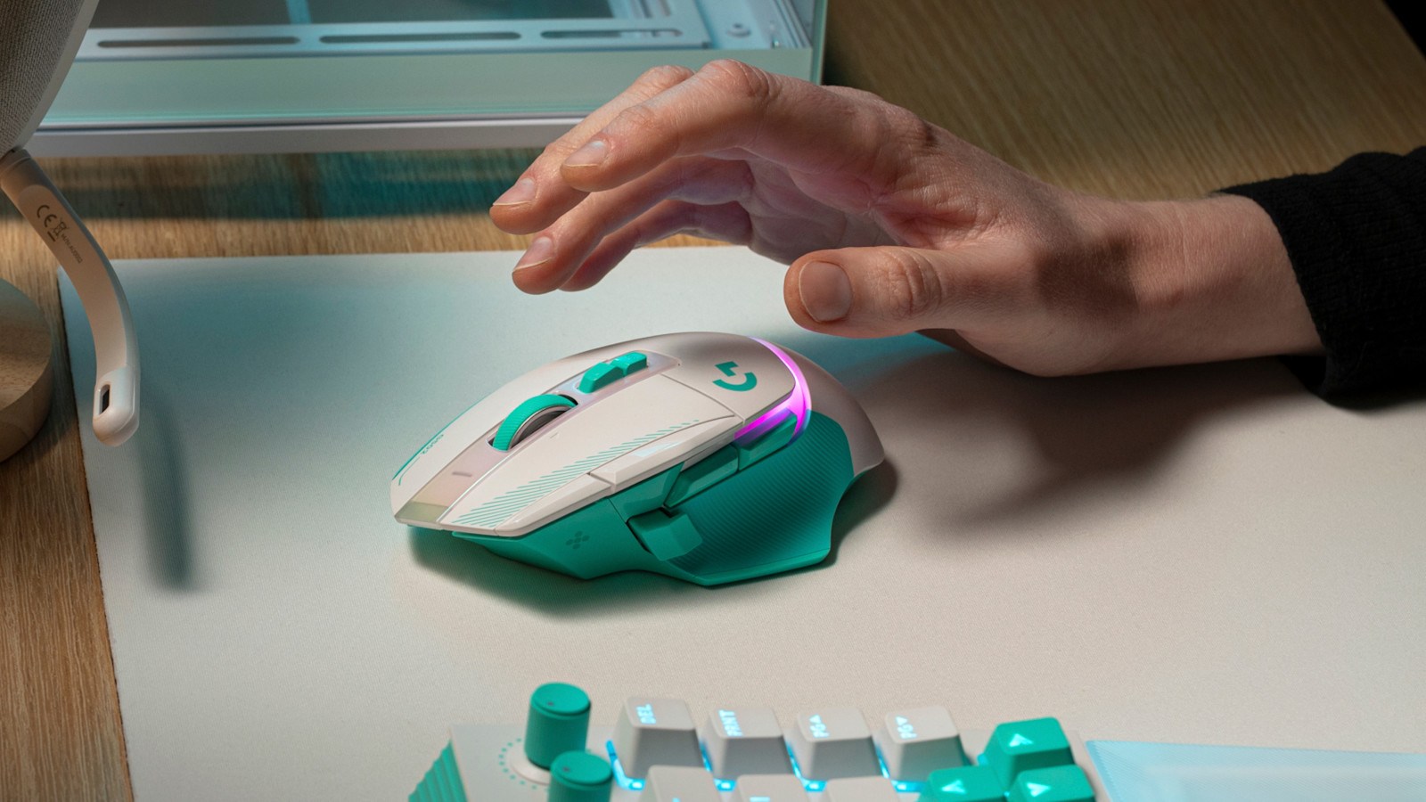 Logitech G502 X Plus phối màu trắng xanh mint