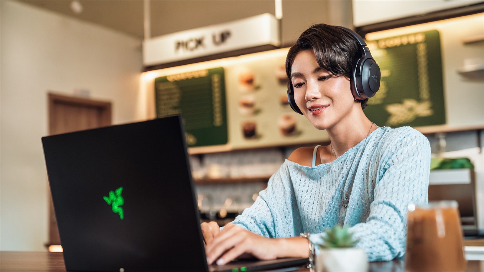 Razer Barracuda V2 Pro khi di chuyển