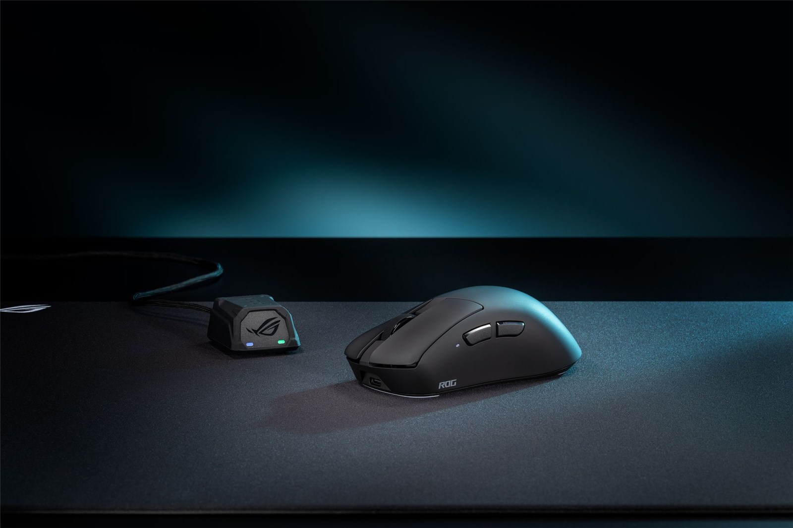 ROG Gladius IV Ace và dongle không dây
