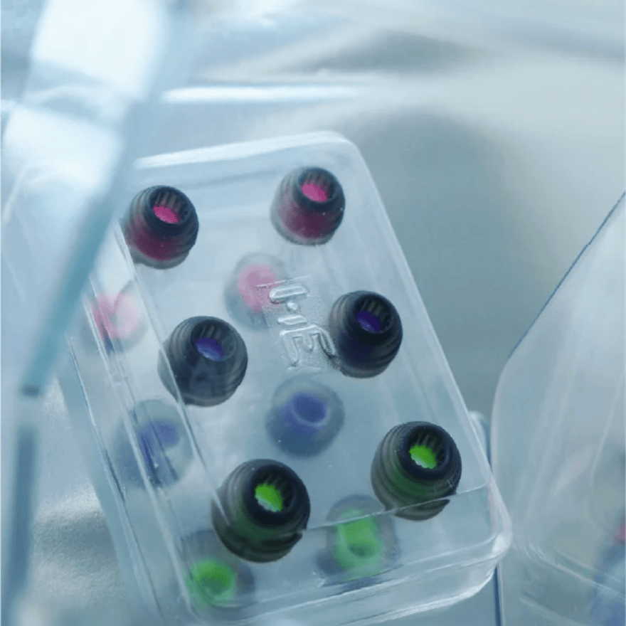 HE Sonic Eartips trên tai nghe IEM trong suốt