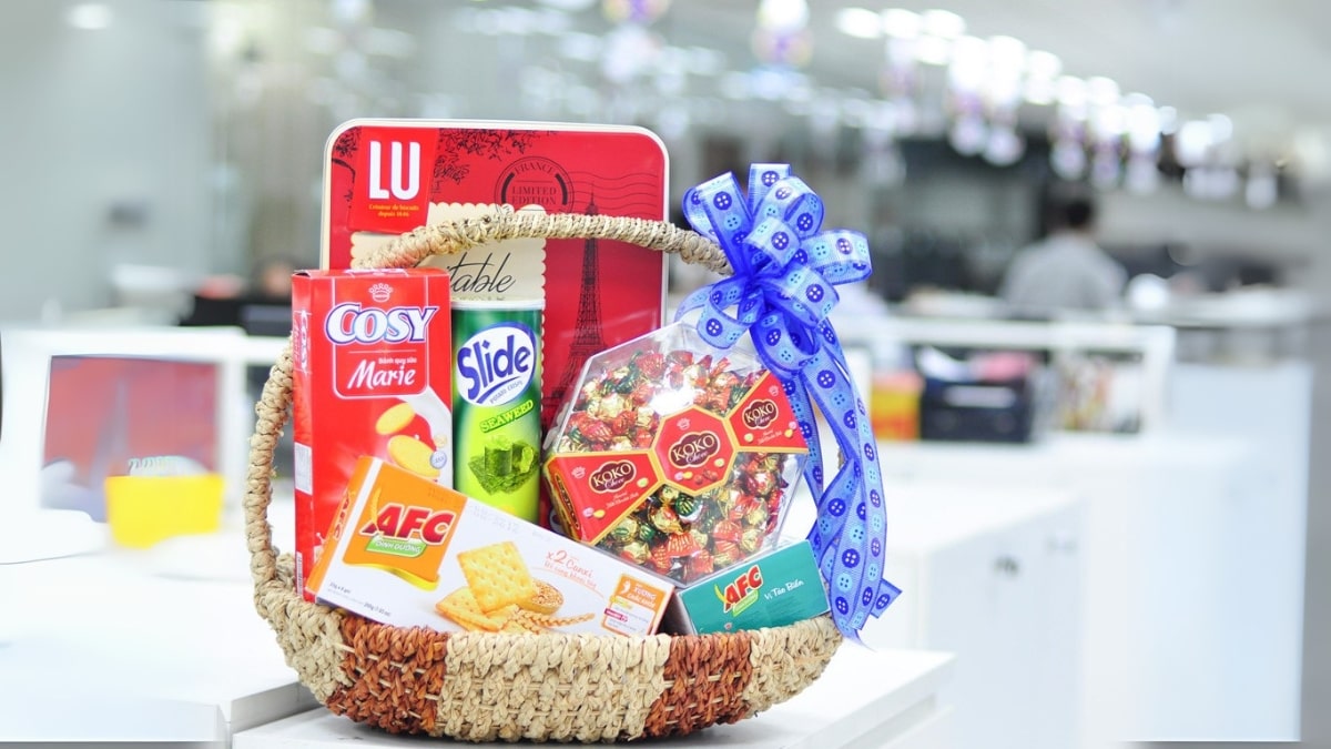 Chuẩn bị giỏ quà Tết tinh tế cho gia đình và đối tác